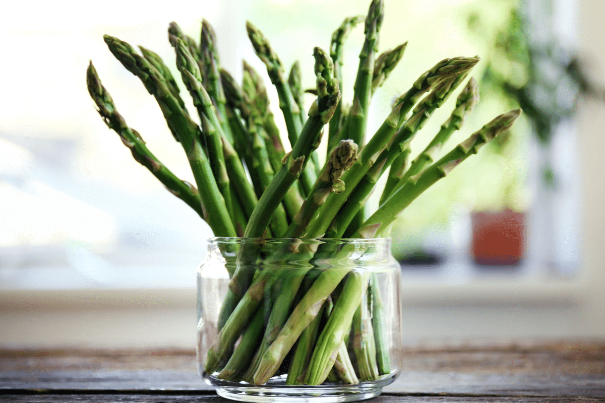 how to store fruit and vegetables asparagus in jar of water