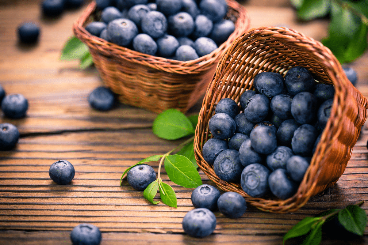 how to store fruit and vegetables blueberries in basket