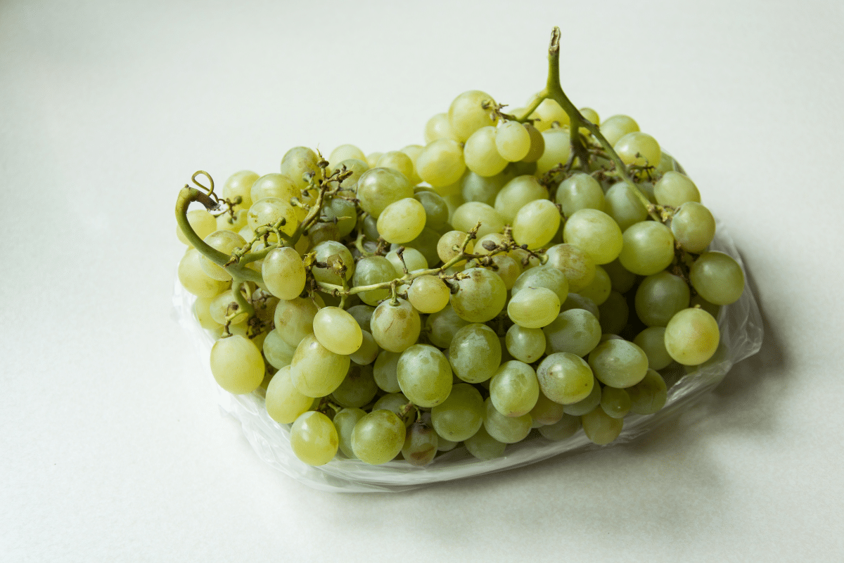 how to store fruit and vegetables bunch of green grapes