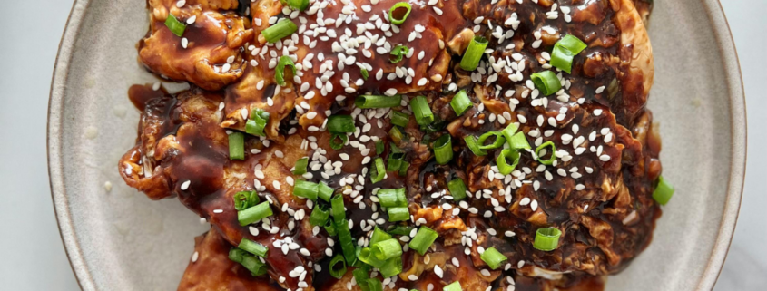 instant pot meal of soy sauce chicken with sesame seeds and green onions