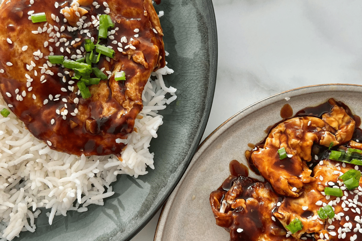 instant pot meal of soy sauce chicken plated on a bed of white rice