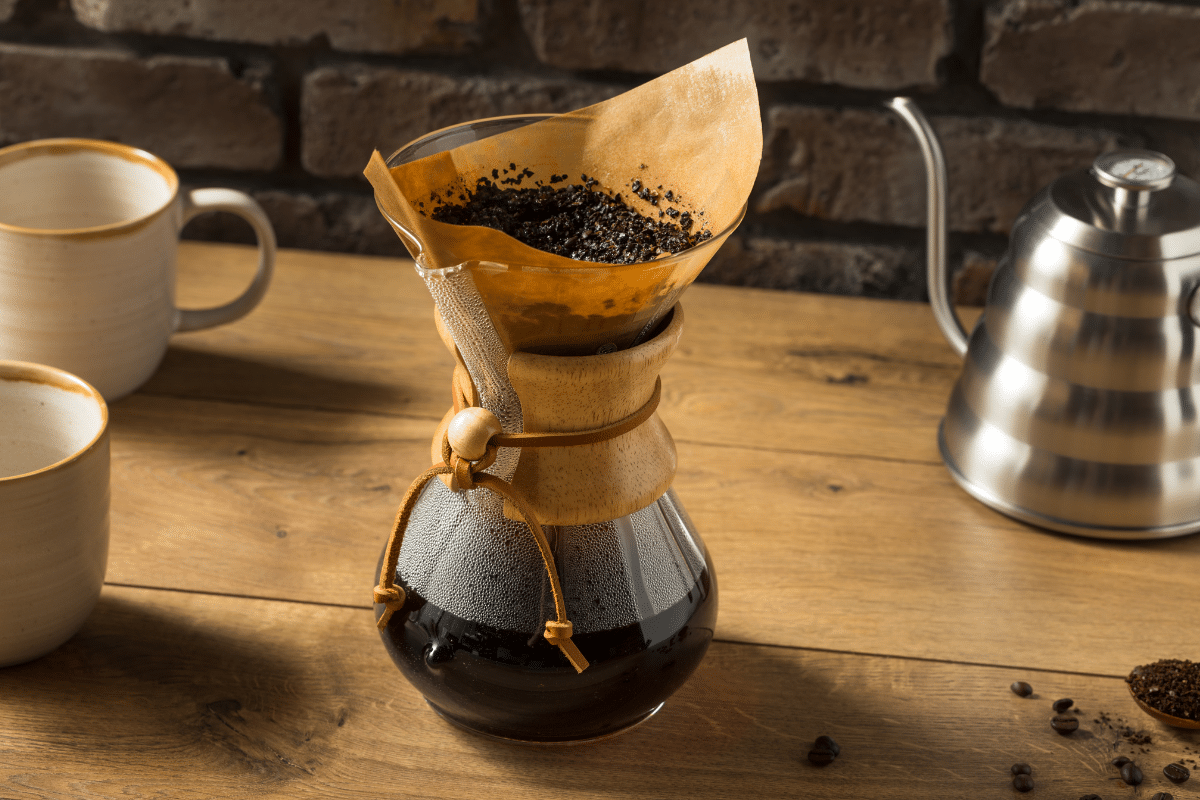 pourover coffee at home chemex with paper filter two mugs kettle