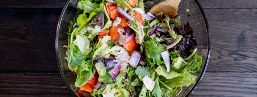 bowl of salad how to keep greens and lettuce from wilting and getting slimey