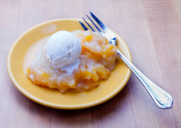 Slow Cooker Peach Cobbler