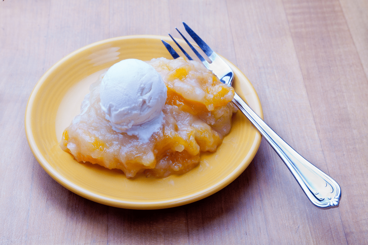Slow Cooker Peach Cobbler