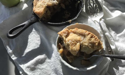 apple pie in a cast iron skillet
