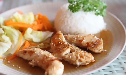 a plate of dump chicken with rice and vegetables.