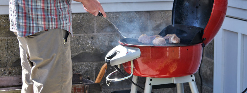 millennial-grilling-steaks-using-an-electric-grill