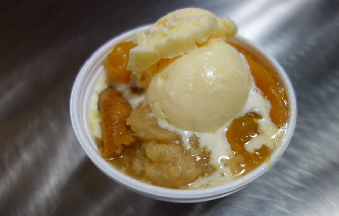 peach cobbler recipe in slow cooker and served up with ice cream