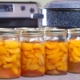 Canned peaches with large pot or canner