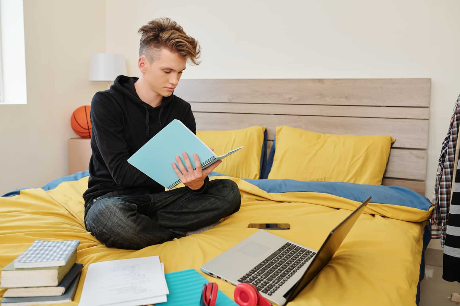 50 Best Dorm Gifts To Give College Students - Edilondon